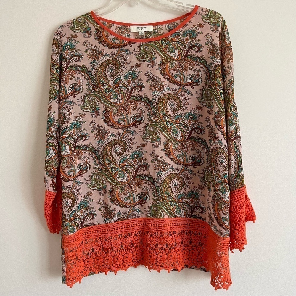 ! Umgee Boho Blouse Floral Paisley Print
Orange Crochet Lace Accent Size M.